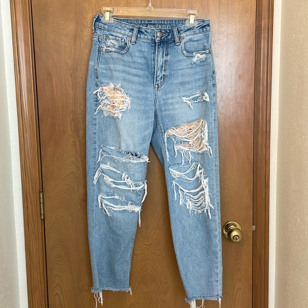 American Eagle women’s straight leg mom jeans, size 4 short